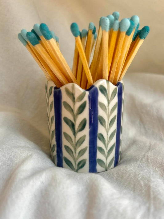 Match pot with striker - Trailing Leaves